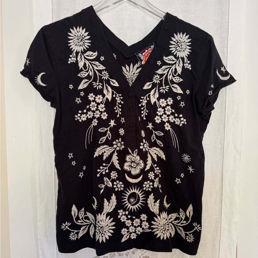 Johnny Was • Floral Embroidered Top